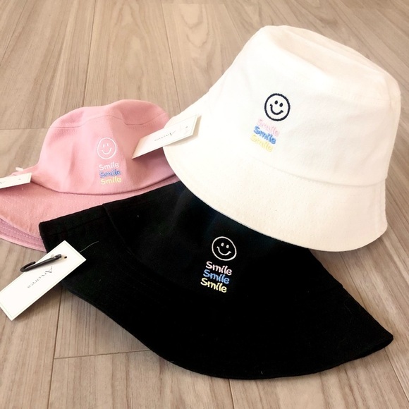 NEW Smiley Face Smile Embroidered 100% Cotton Fisherman Sun Beach Y2K Bucket Hat - Picture 1 of 13